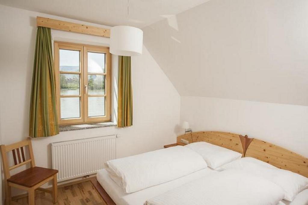 Winzerhof - Gaestehaus Stoeger Duernstein Room photo