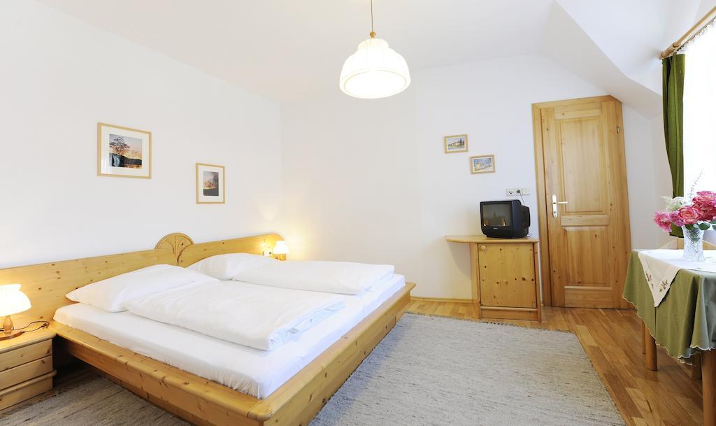 Winzerhof - Gaestehaus Stoeger Duernstein Room photo